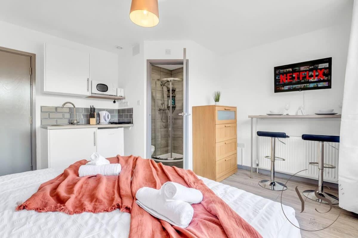 Sienna Longton Studio 2D - Wi-Fi, Alton Towers, Netflix Stoke-on-Trent Exterior foto